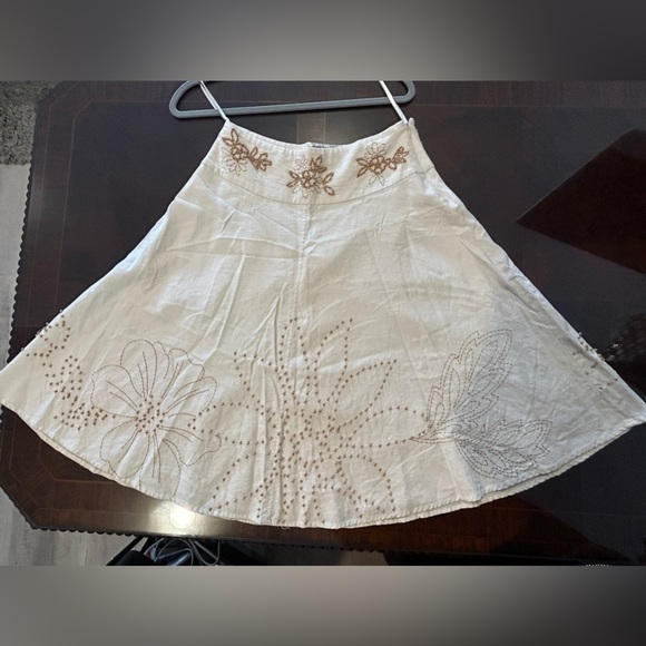 202. Richard Malcolm cream linen/rayon skirt w/embroidery and bead detail 4 - Picture 2 of 3